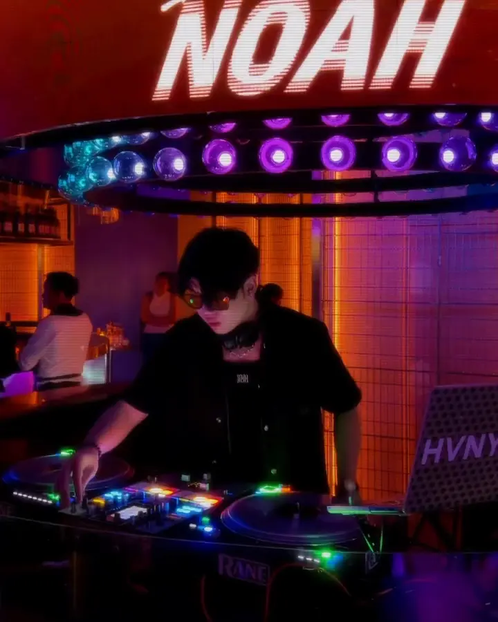 Below Noah - Nightclubs in Ekkamai, Bangkok