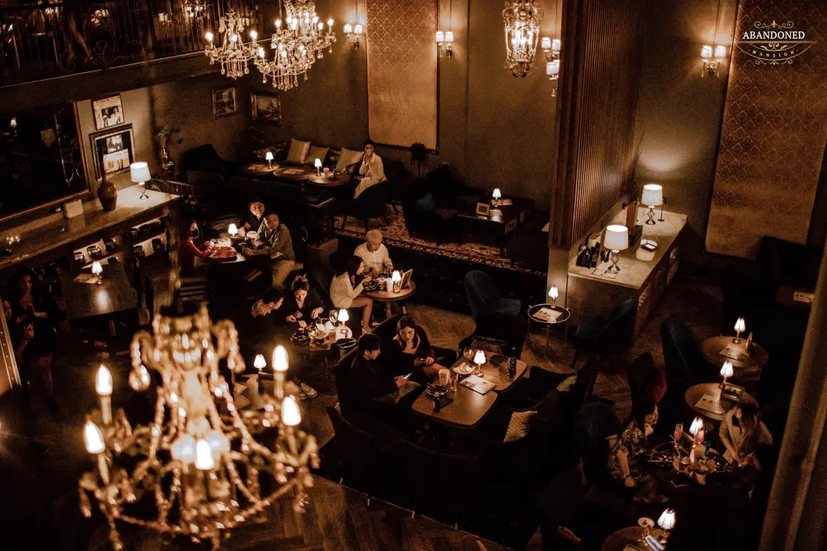 Abandoned Mansion - Photo 3