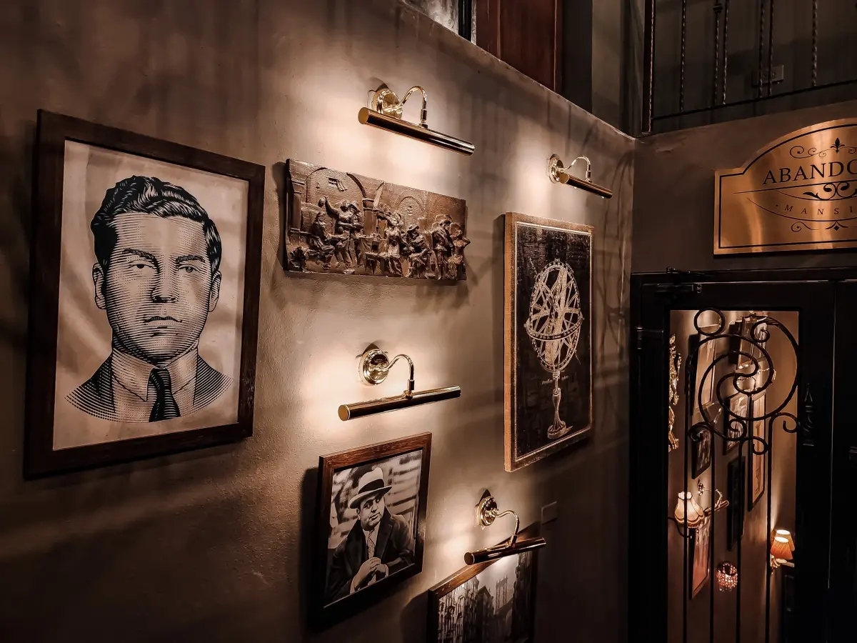 Abandoned Mansion - Photo 4