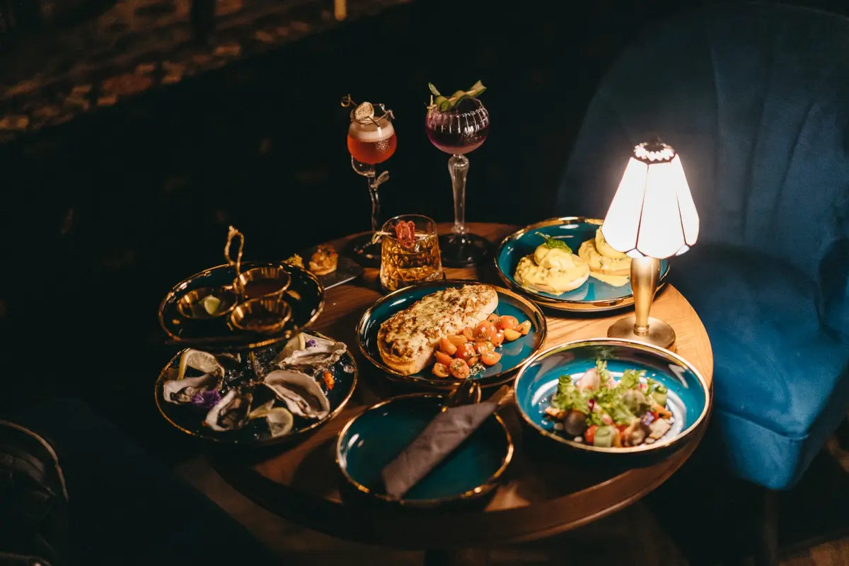 Abandoned Mansion - Photo 6