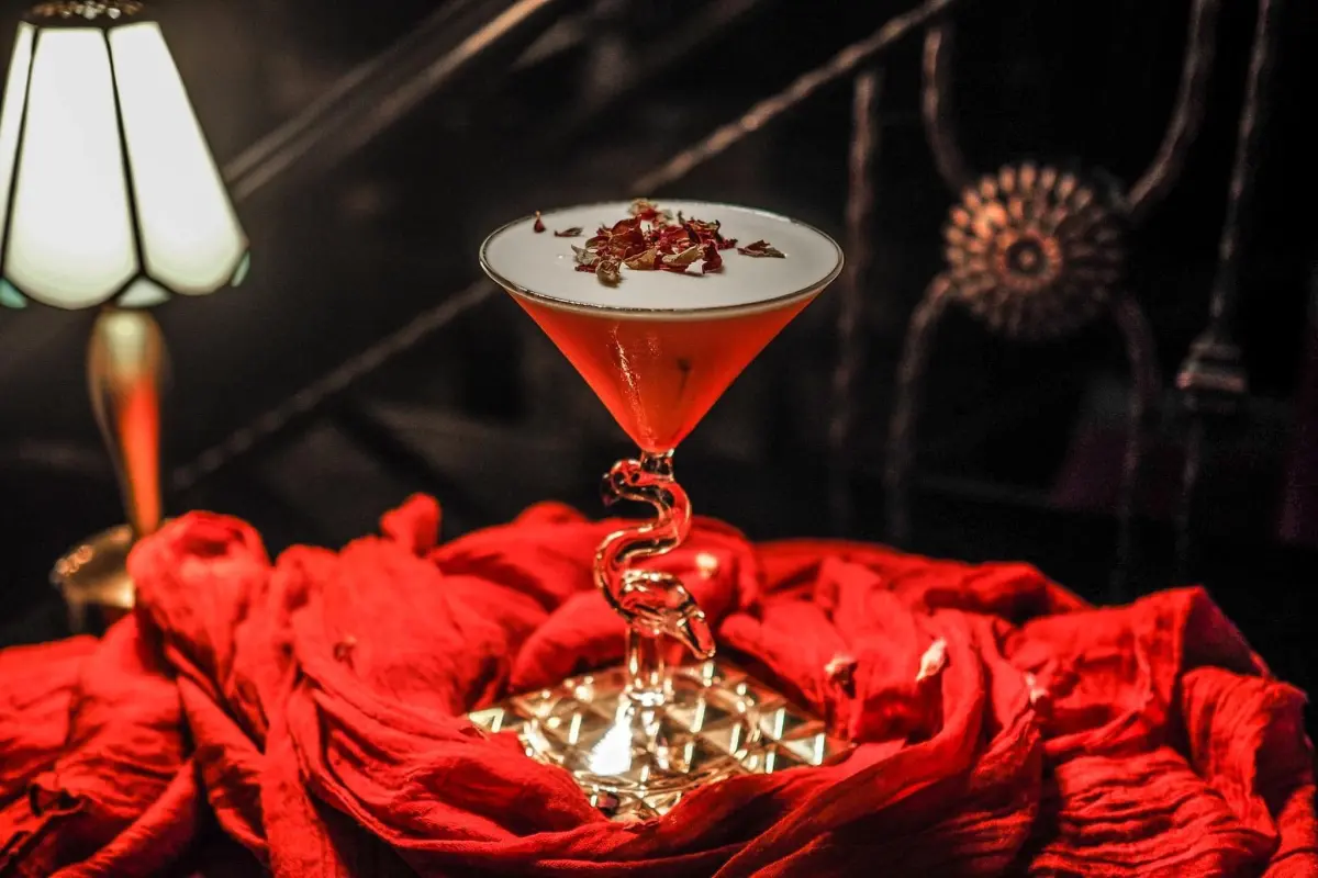 Abandoned Mansion - Photo 8