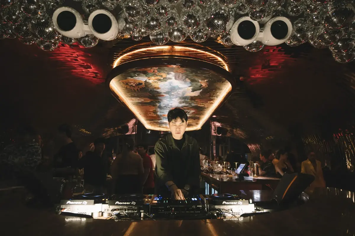 Akara Sky Hanuman - Rooftops in Phloen Chit, Bangkok