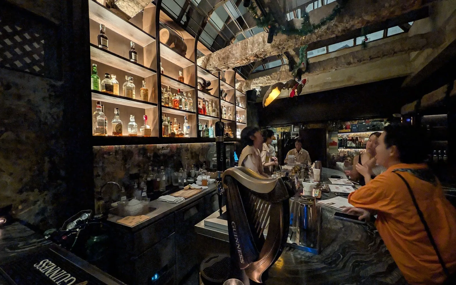 Bar Temp. - Photo 5