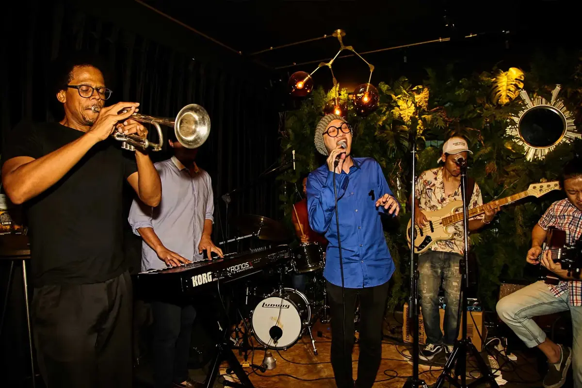 Black Cabin - Photo 2