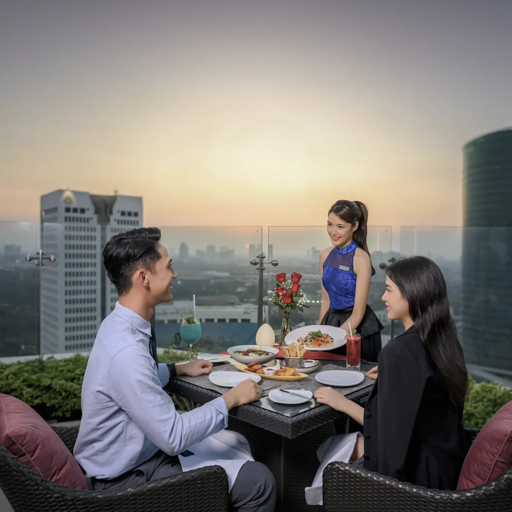 Blue Sky at Centara Grand - Photo 1