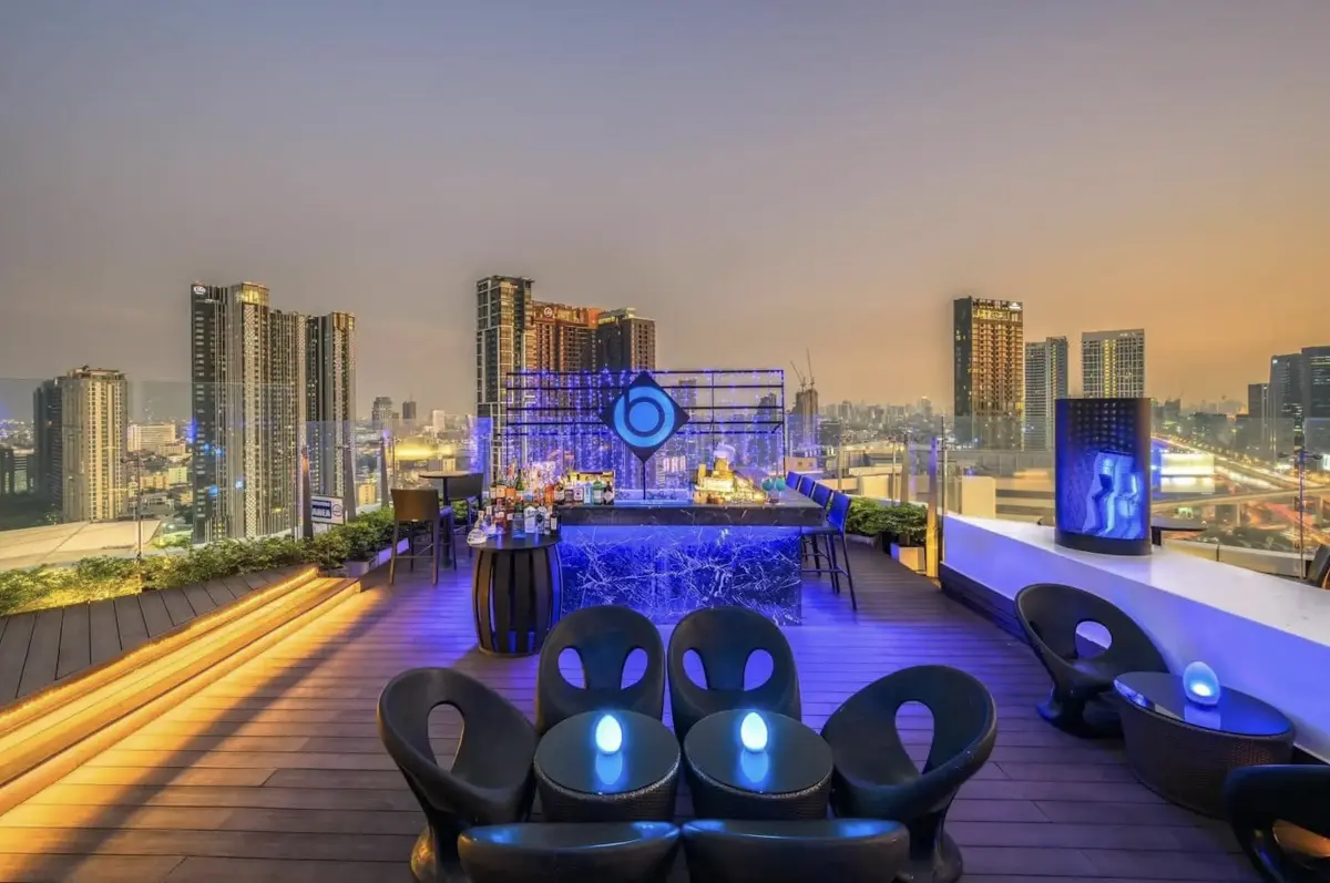 Blue Sky at Centara Grand - Photo 2