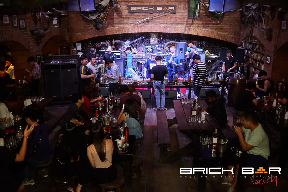 Brick Bar - Photo 4