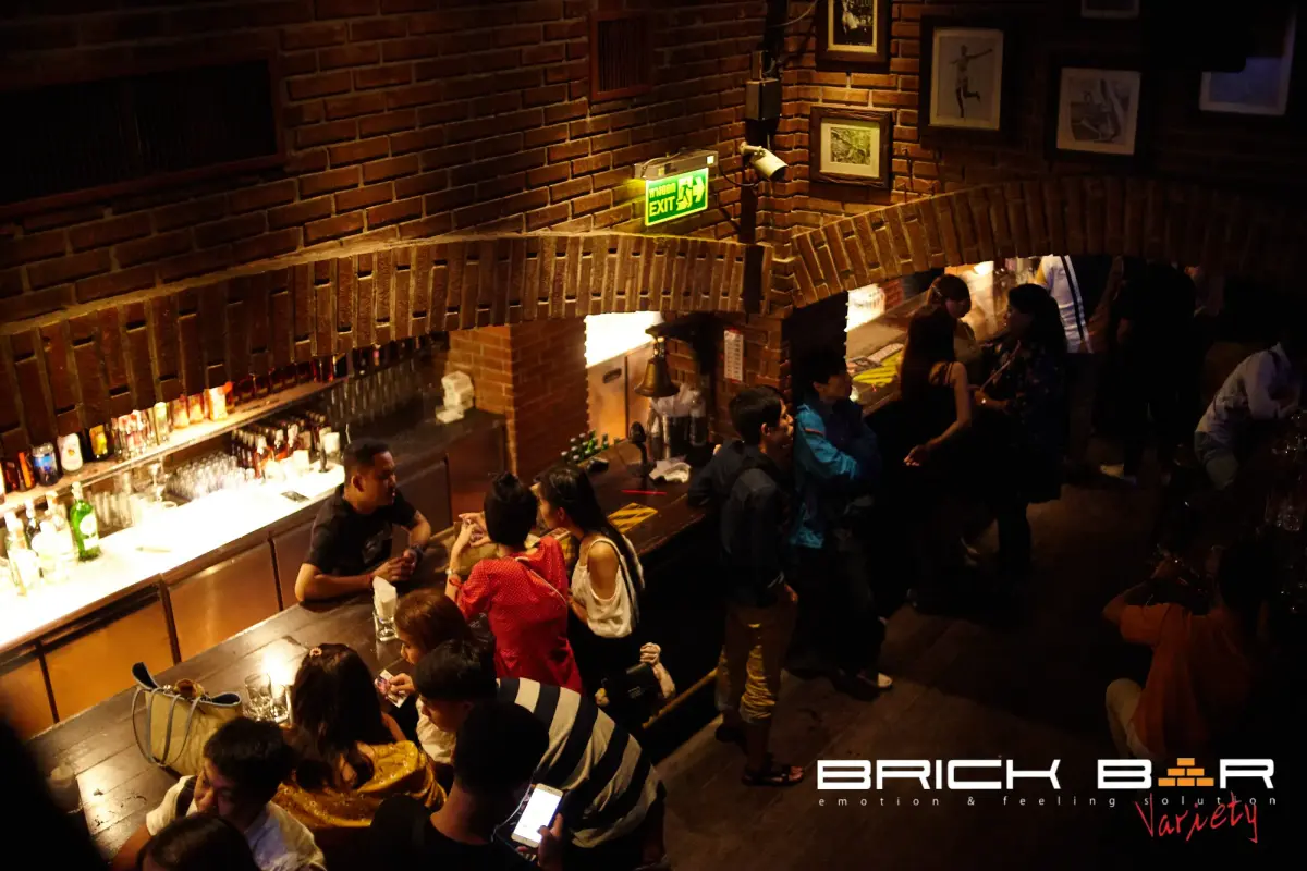 Brick Bar - Photo 5