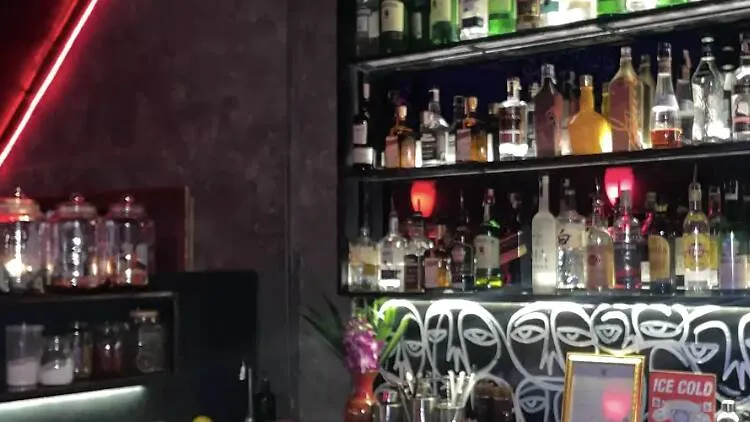 Chinatown Yacht Club - Photo 2