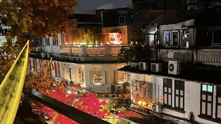 Chinatown Yacht Club - Photo 3