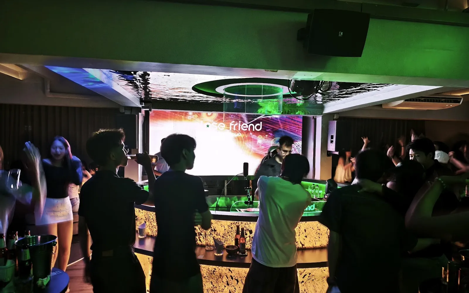 Close Friend - CF Ratchayothin - Nightclubs in Chatuchak, Bangkok