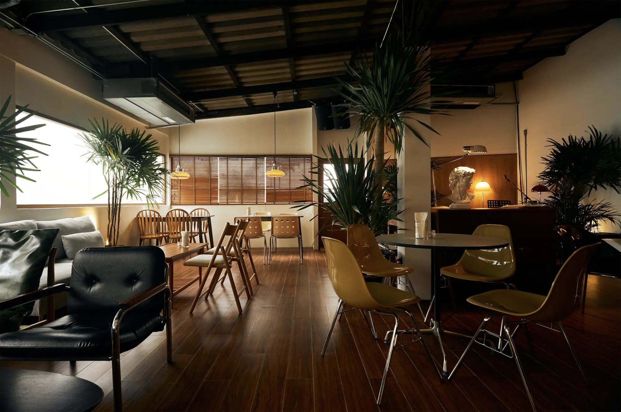 Contempt Bar - Photo 1