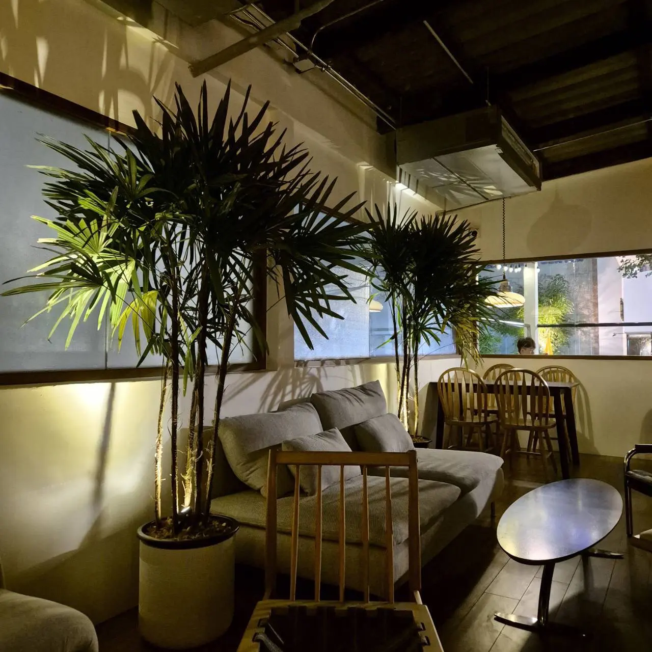 Contempt Bar - Photo 3