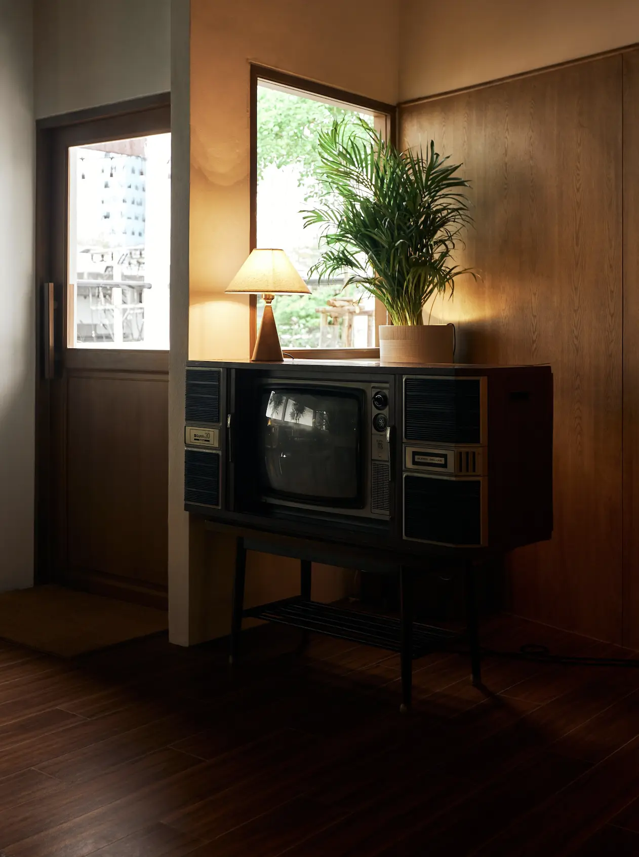 Contempt Bar - Photo 5