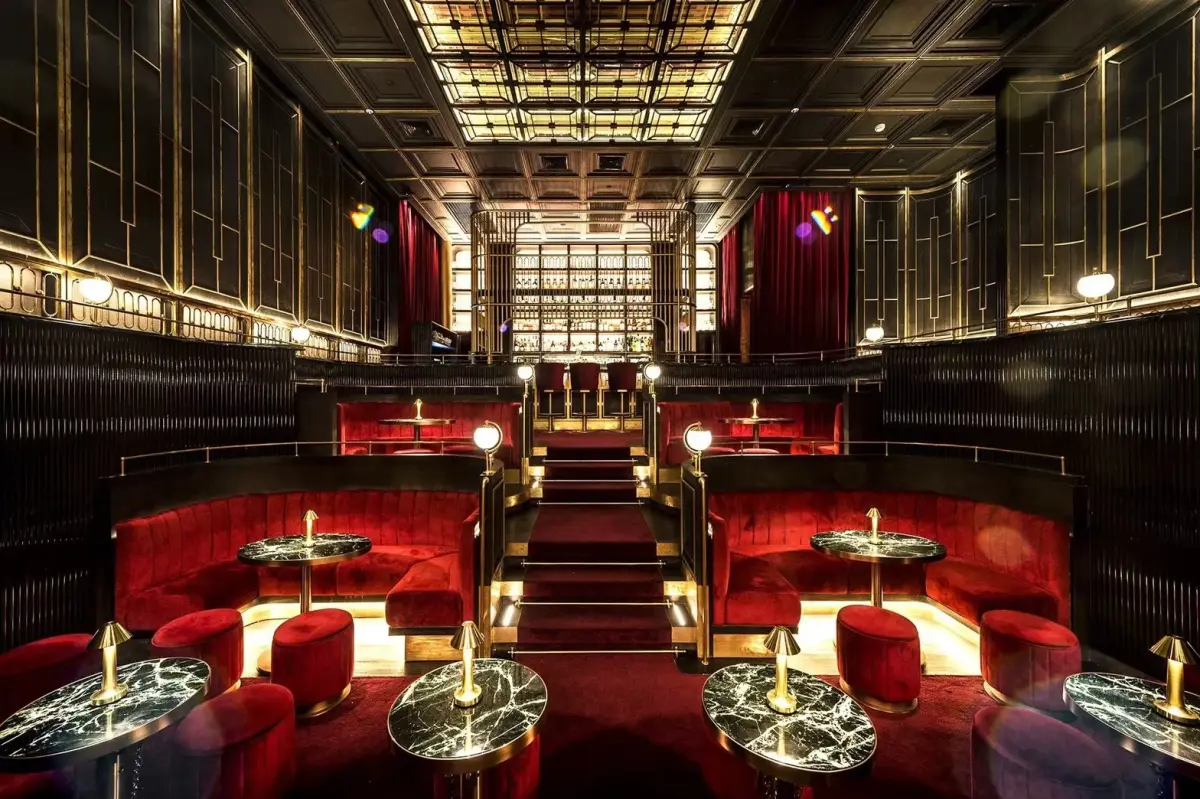 Crimson Room - Photo 1