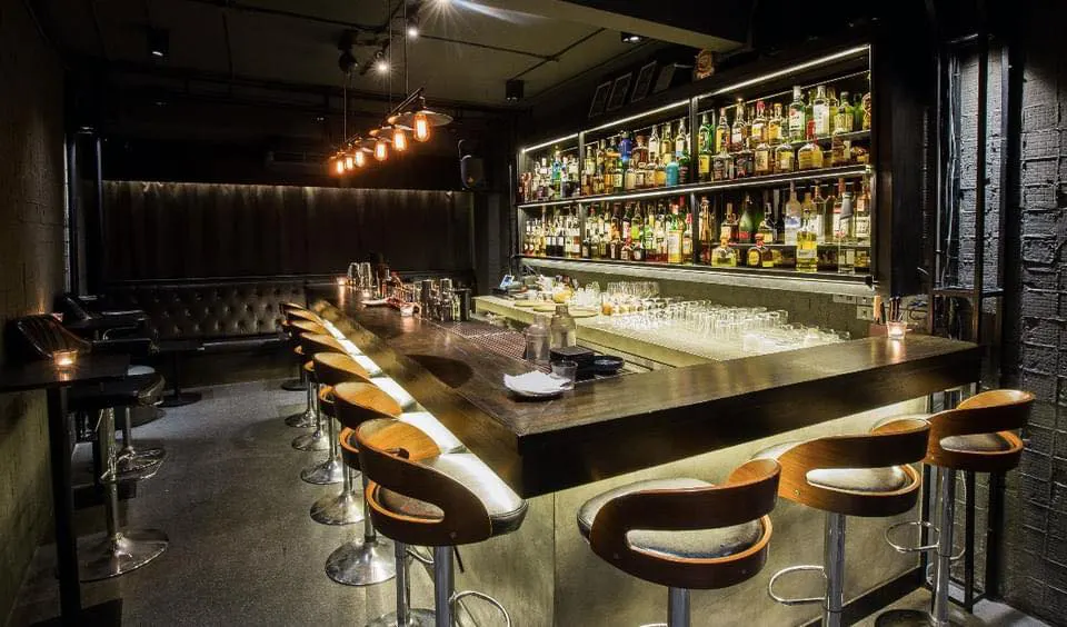 Find the Locker Room - Photo 2