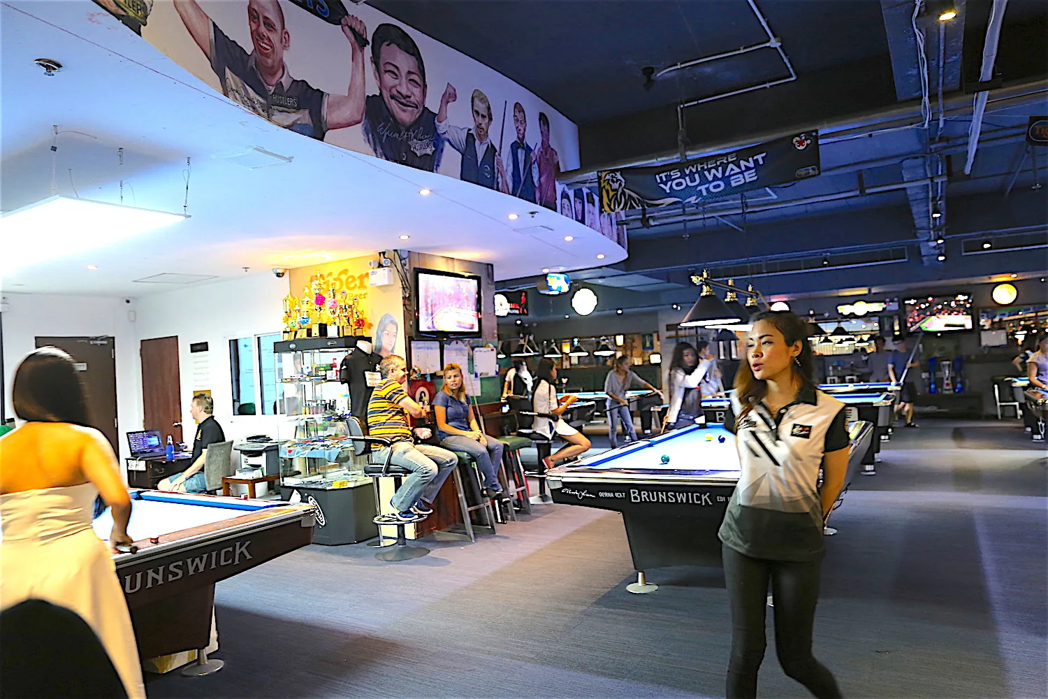 Hustlers Pool and Sports Bar - Photo 2