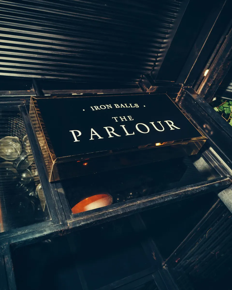 Iron Balls Parlour - Photo 5