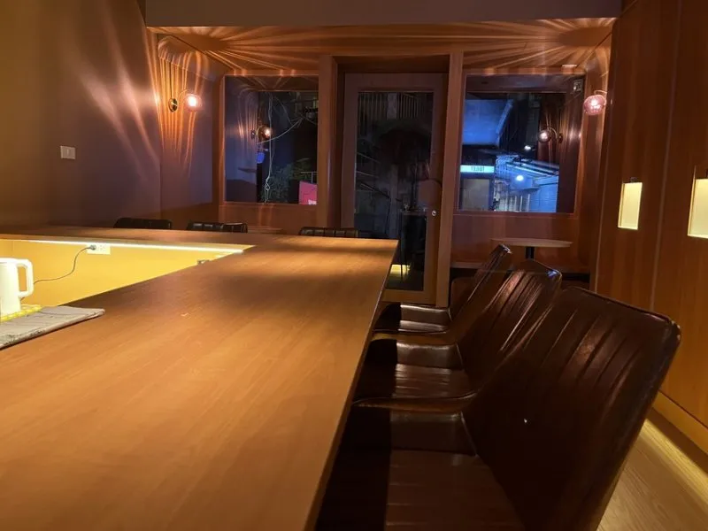 Lost in Thaislation - Photo 3