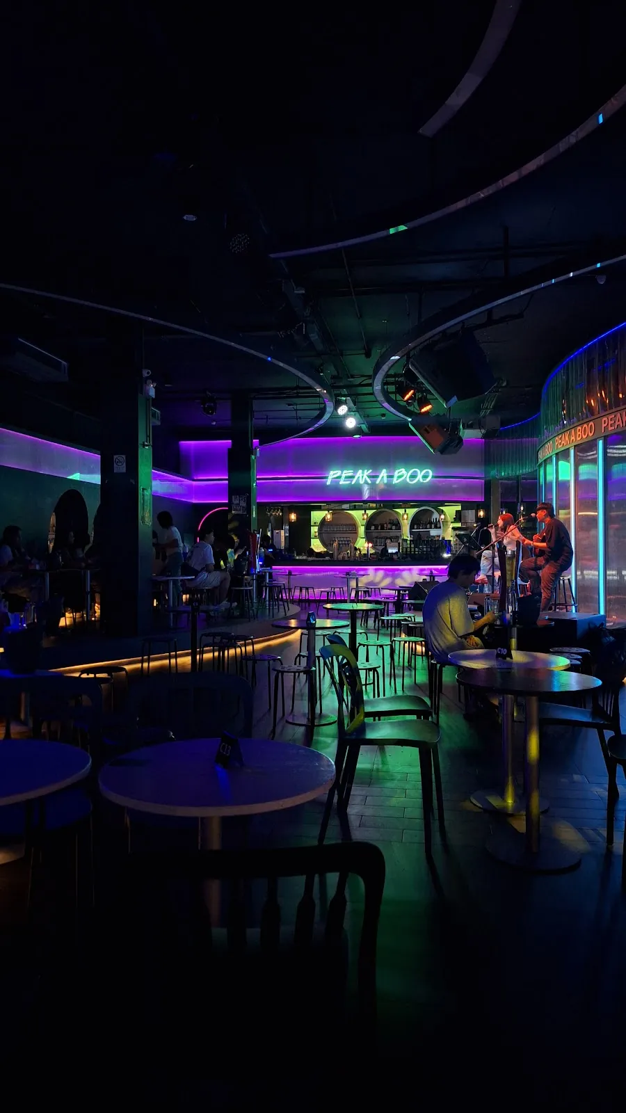 Peak-A-Boo Bar Ratchayothin - Photo 4