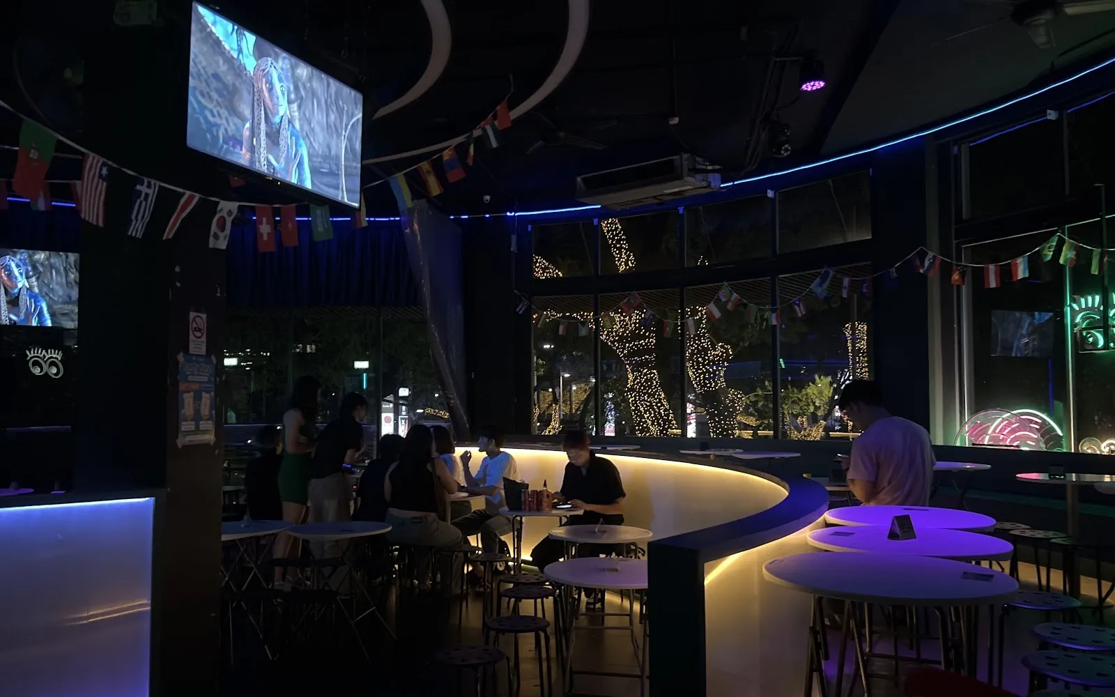 Peak-A-Boo Bar Ratchayothin - Live Music Bars in Chatuchak, Bangkok