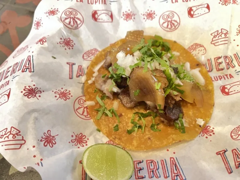 Revolucion Cocktail Bar - Photo 2