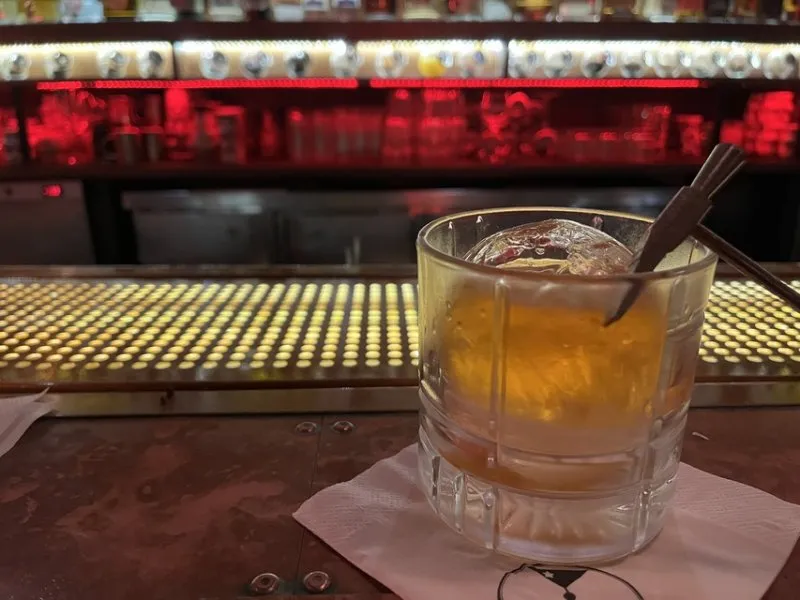 Revolucion Cocktail Bar - Photo 3