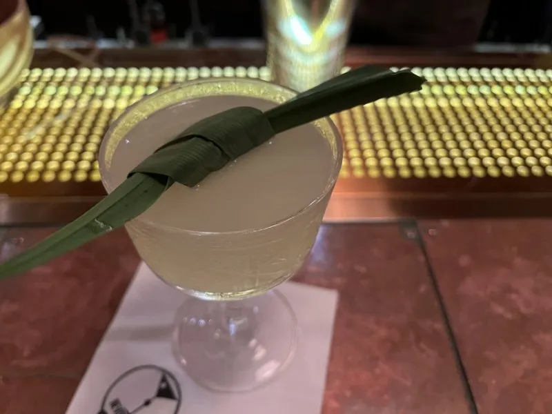 Revolucion Cocktail Bar - Photo 4