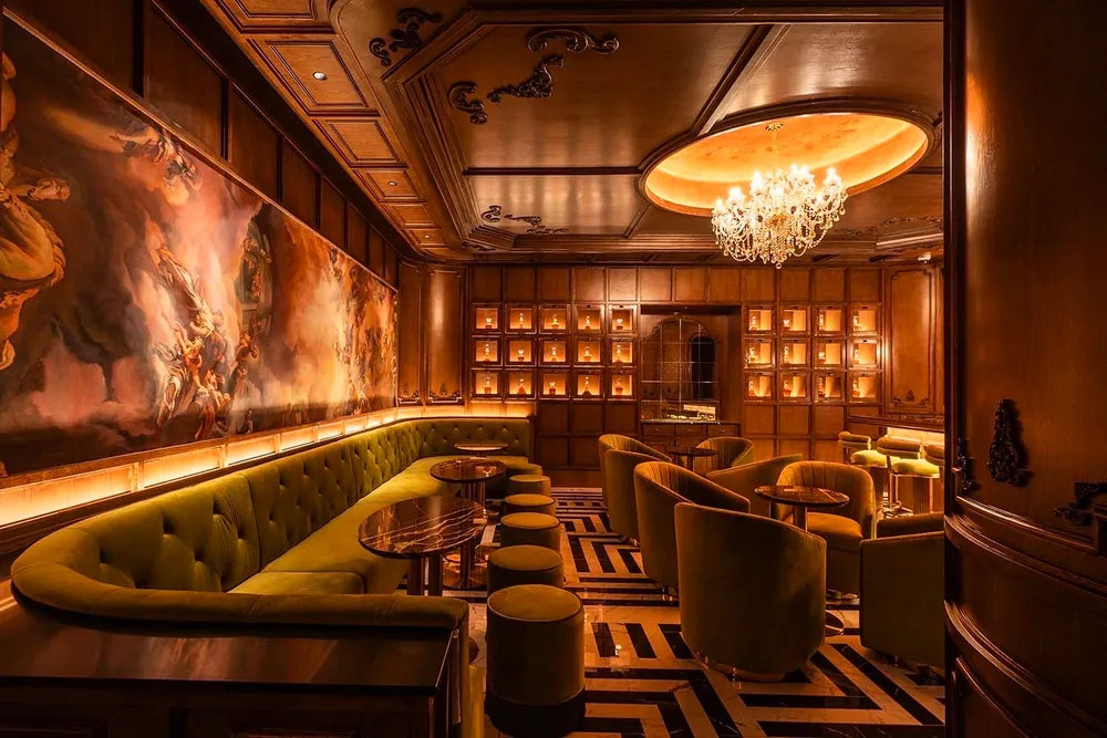 Salone Di Vita - Nightclubs in Ekkamai, Bangkok