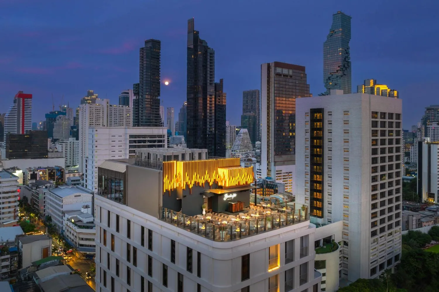 Starlight Rooftop Bar - Photo 5