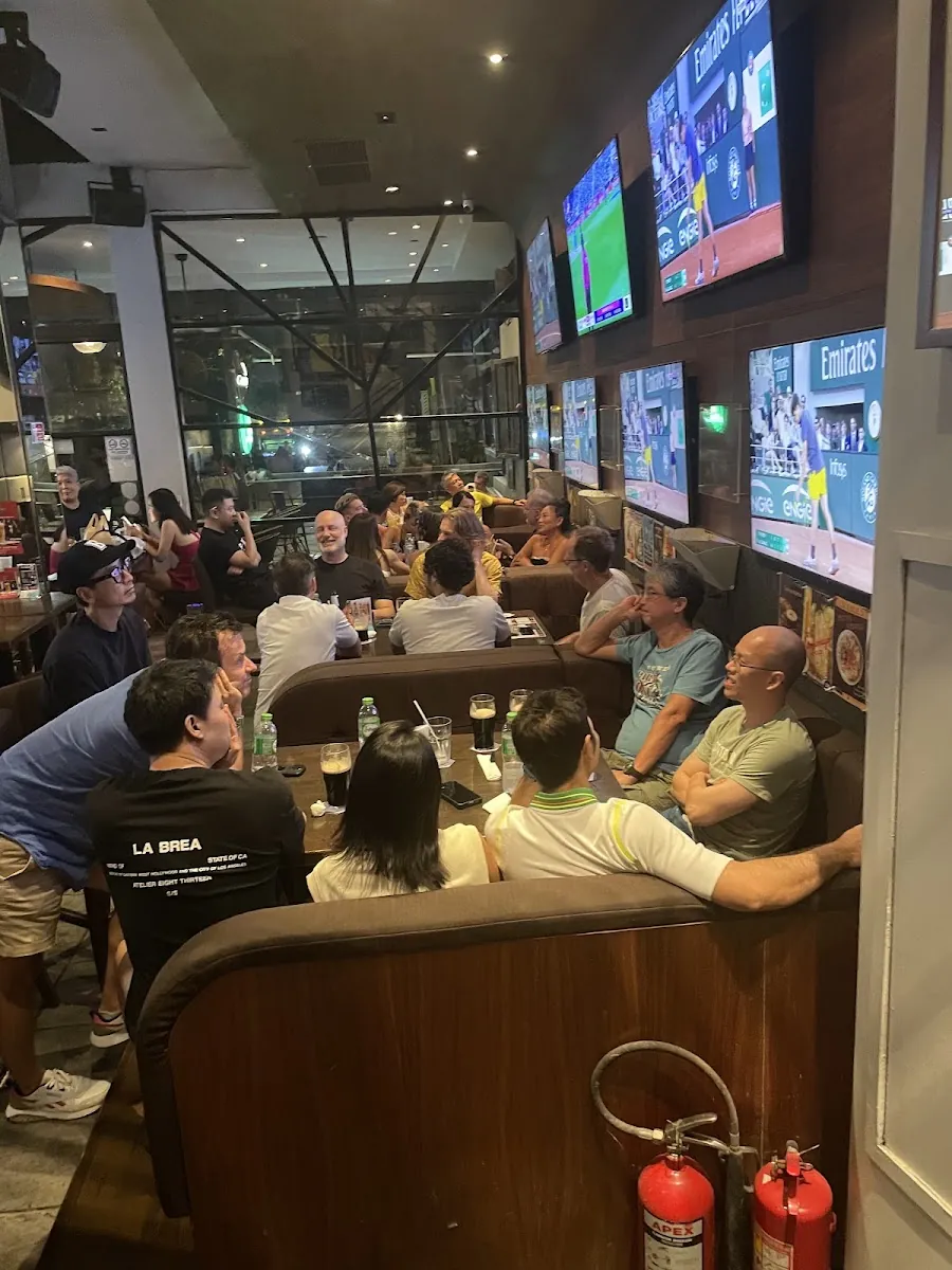 The Clubhouse Sports Bar - Photo 3