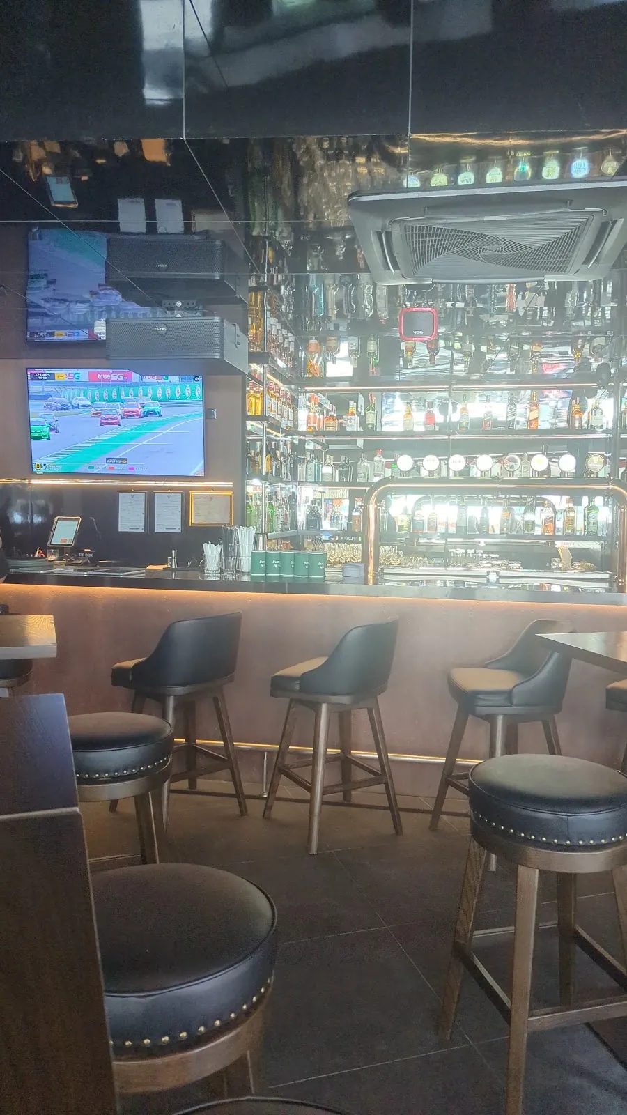 The Corner House Sukhumvit - Photo 3
