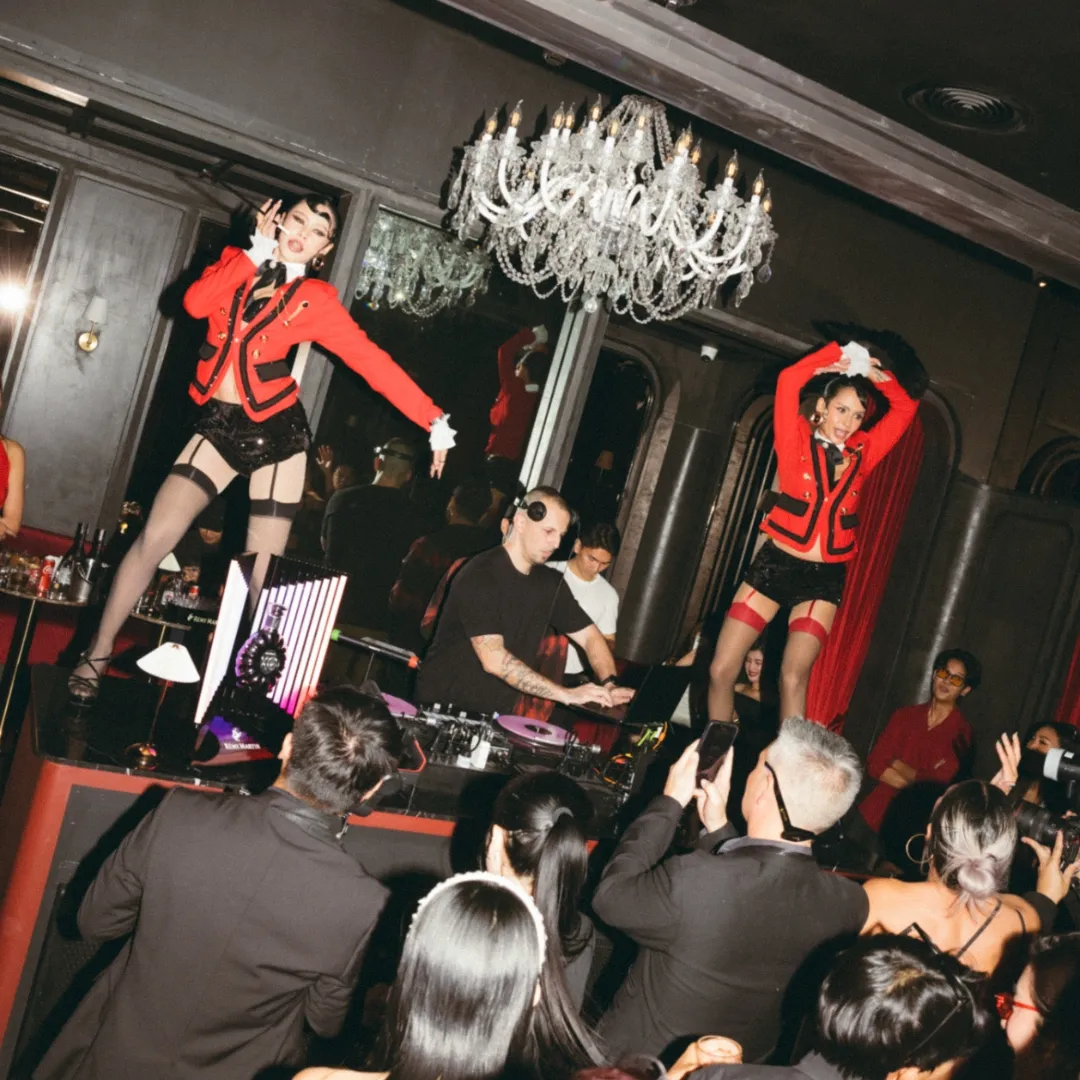 The Red Door - Photo 2