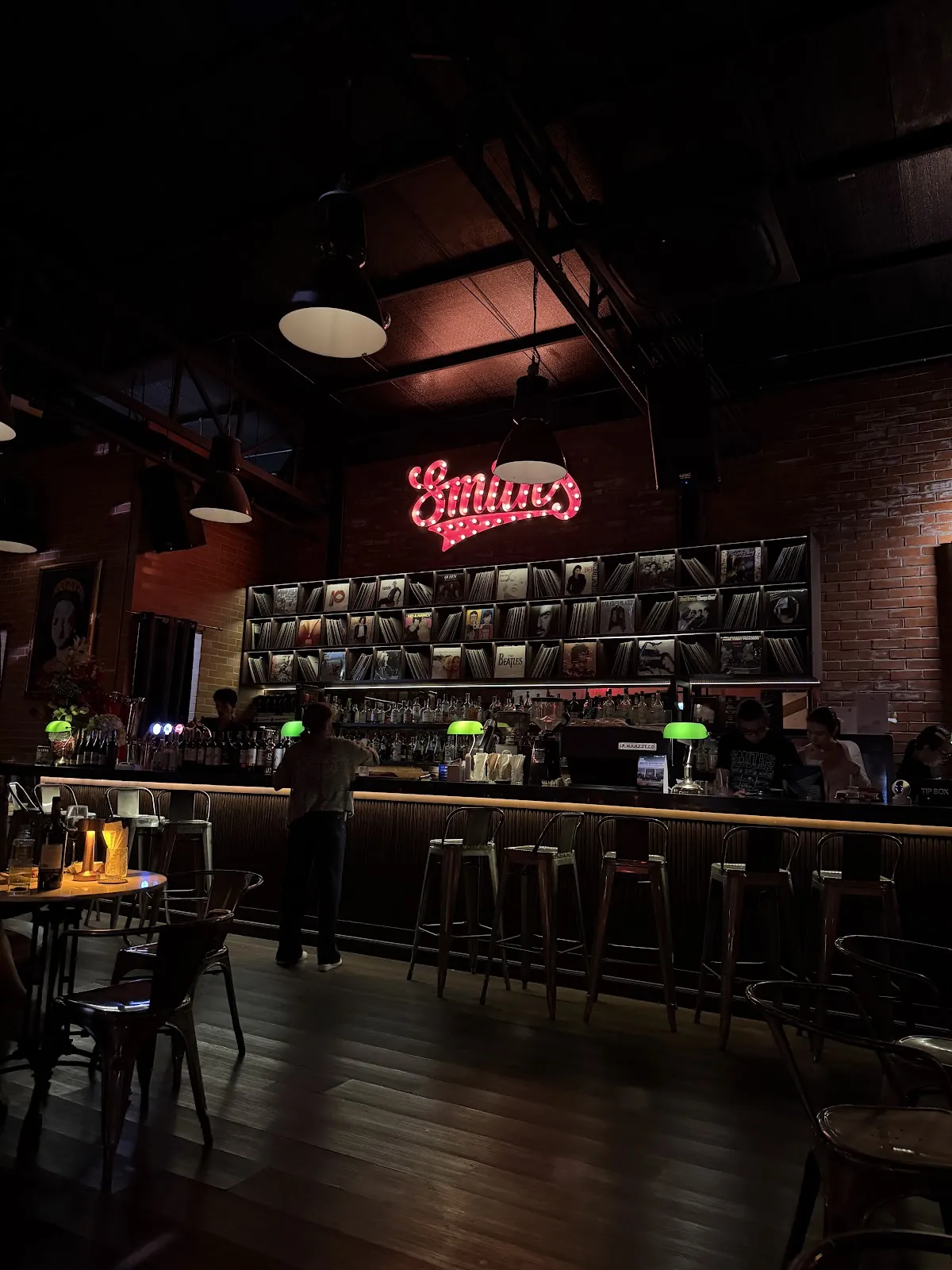 The Smiths Bar - Photo 1