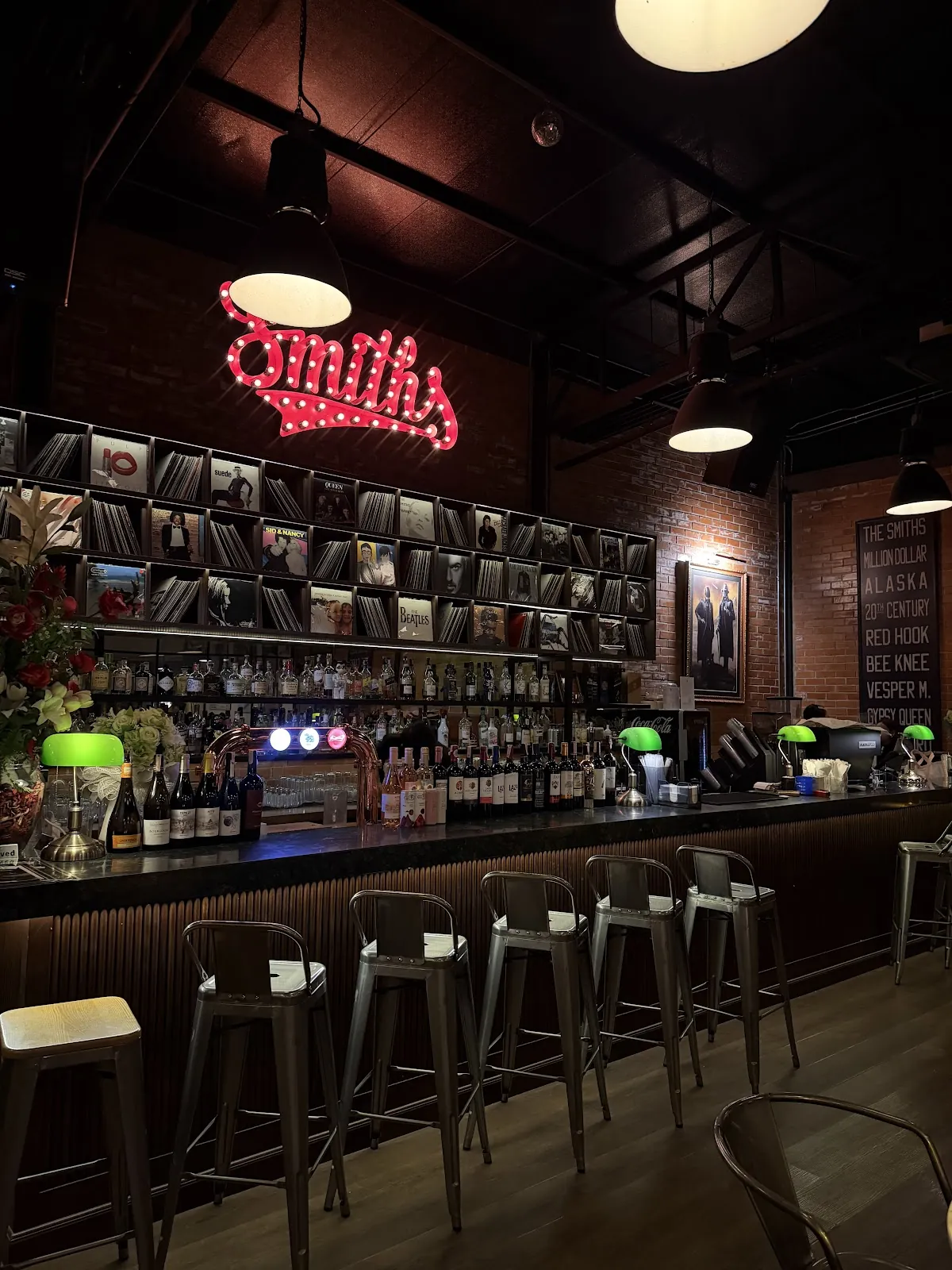 The Smiths Bar - Photo 2