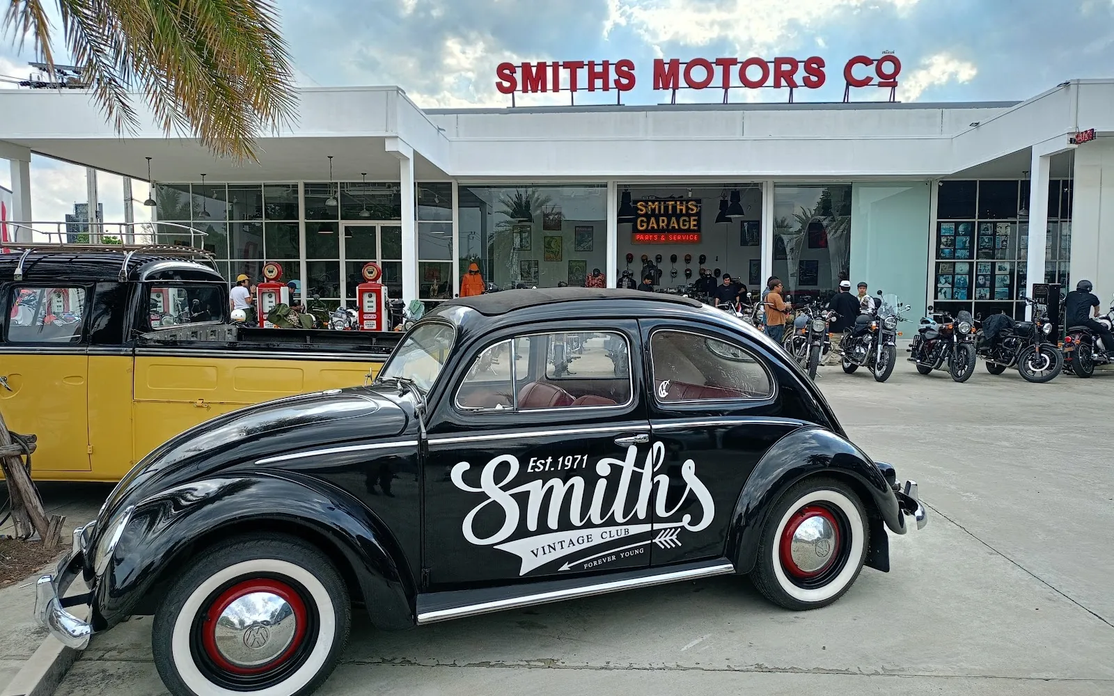 The Smiths Bar - Bars in Lat Phrao, Bangkok