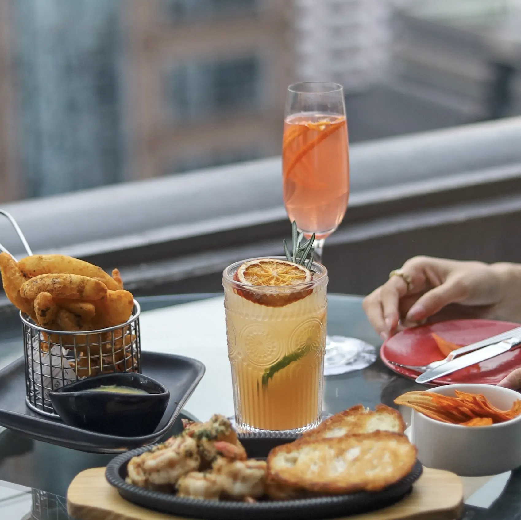 The Speakeasy Rooftop Bar - Photo 9