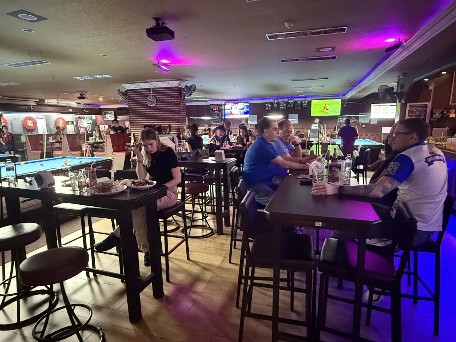 The Sportsman Sports Bar - Photo 3
