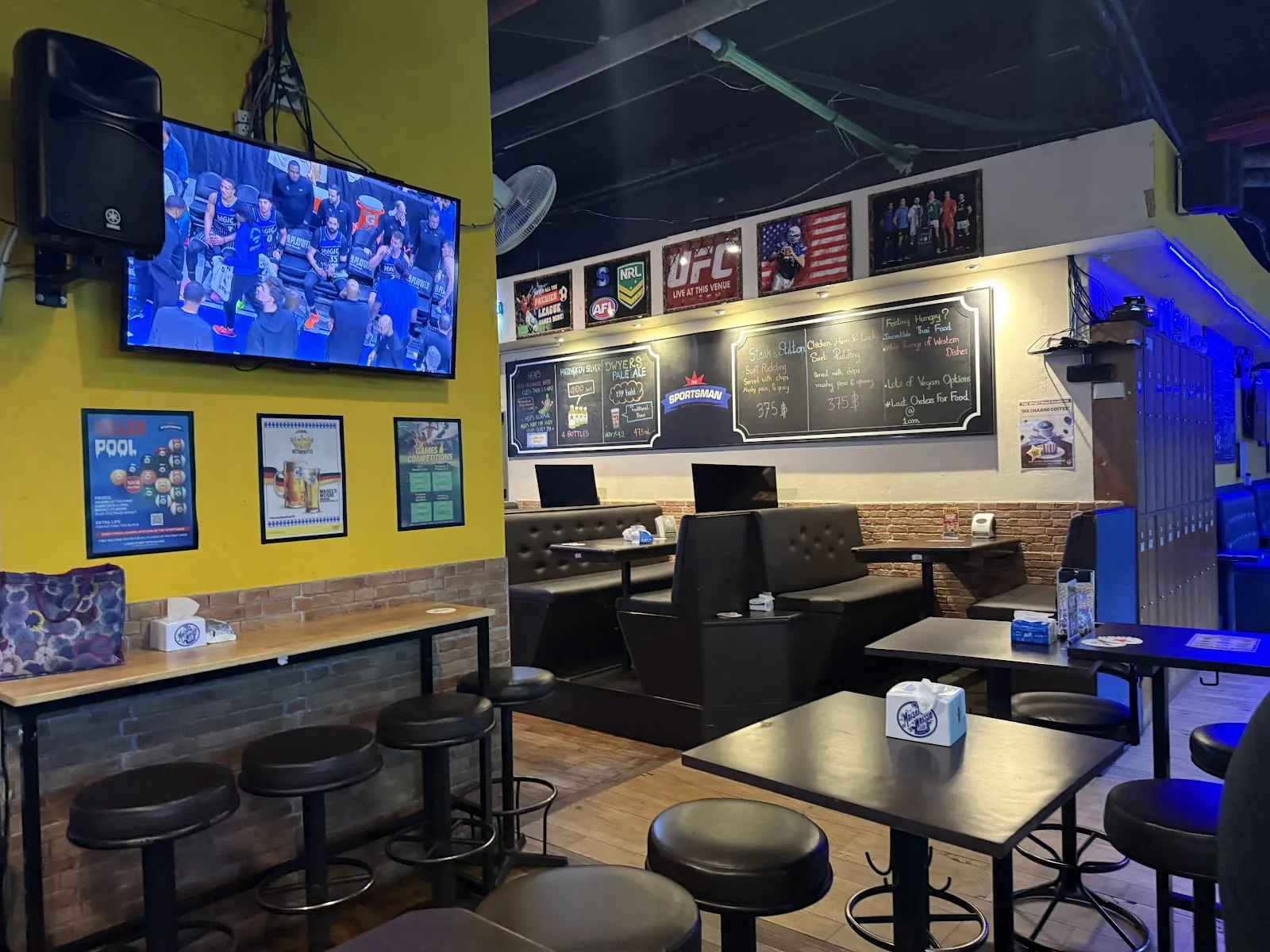 The Sportsman Sports Bar - Photo 4