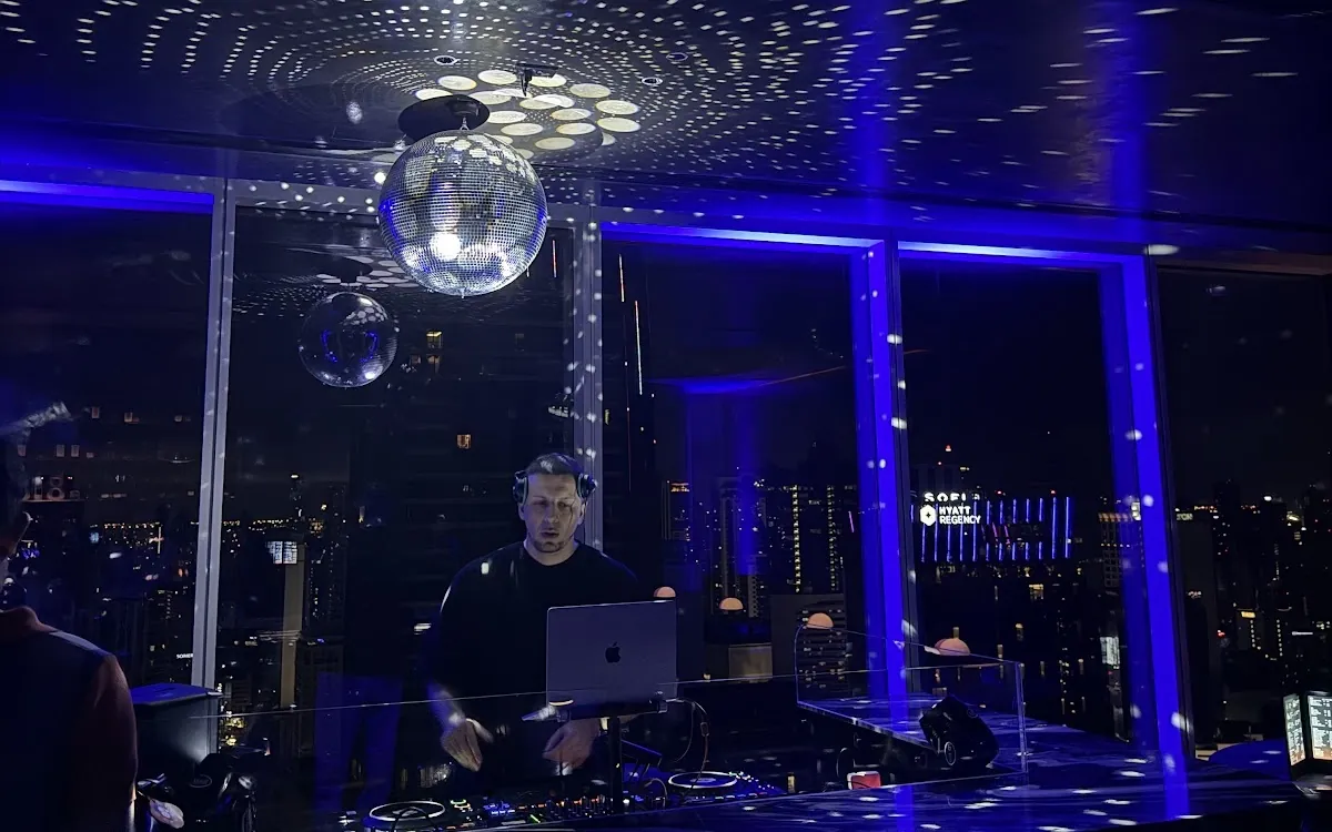 The Yang's Club 94 - Photo 6