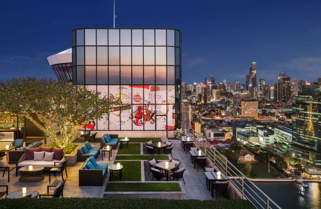 ThreeSixty Lounge - Photo 2