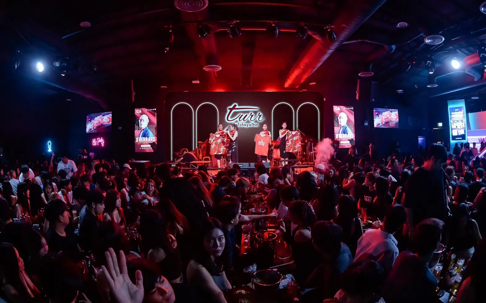 Turr Ratchayothin - Live Music Bars in Chatuchak, Bangkok