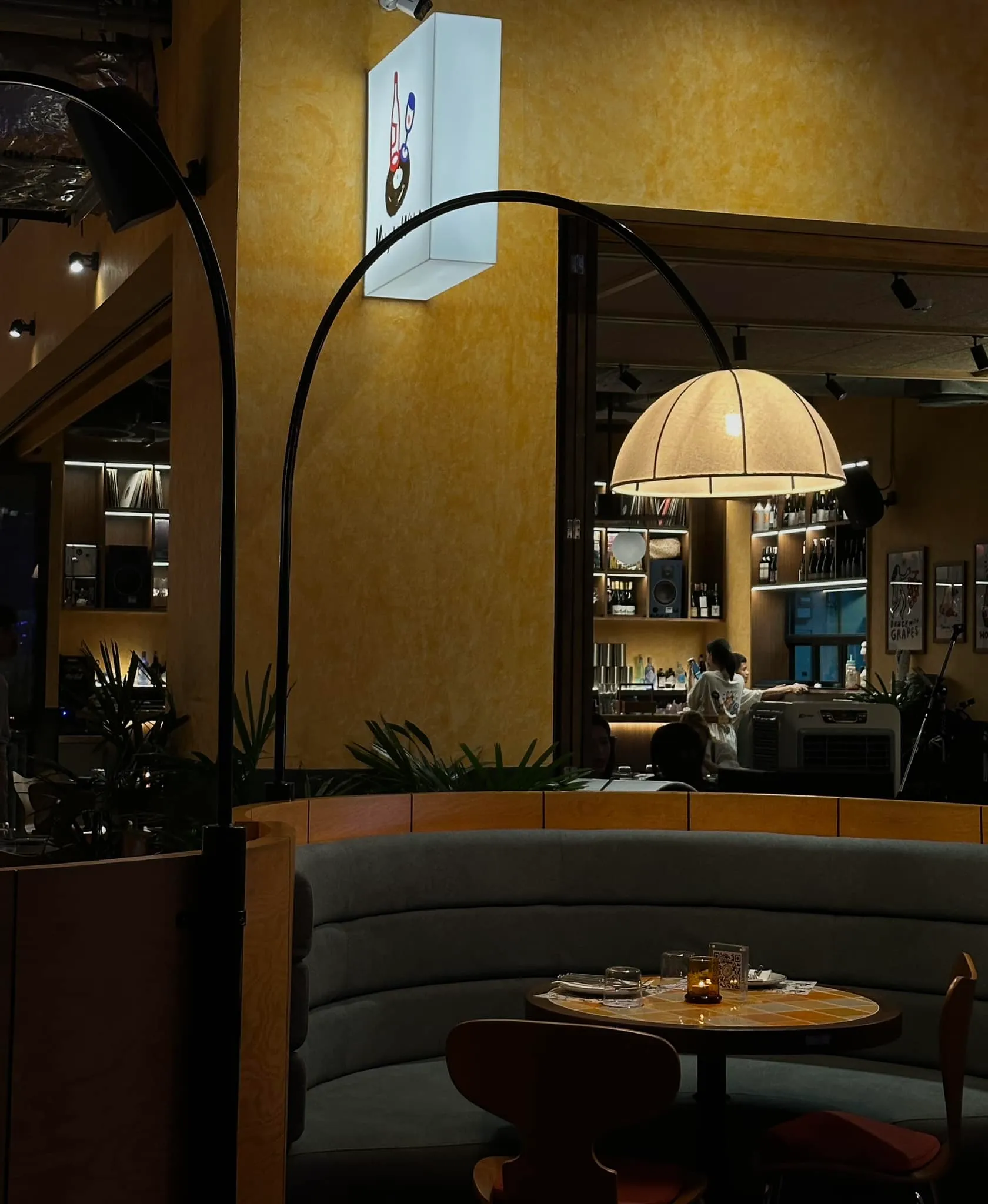 Vinyl & Wine - Photo 3