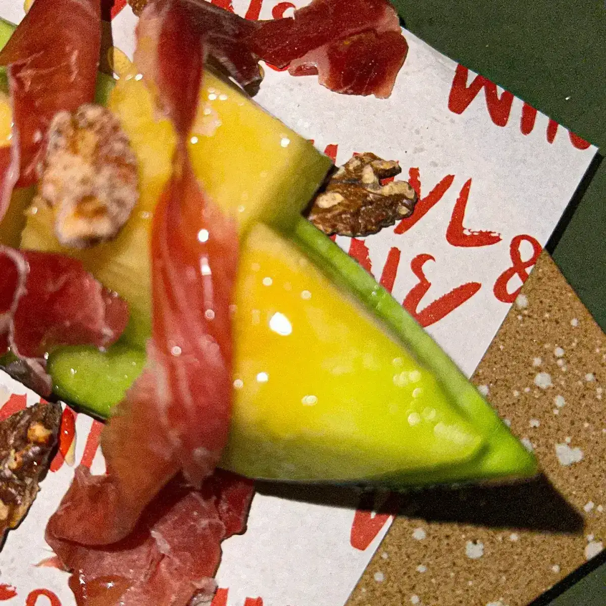 Vinyl & Wine - Photo 4