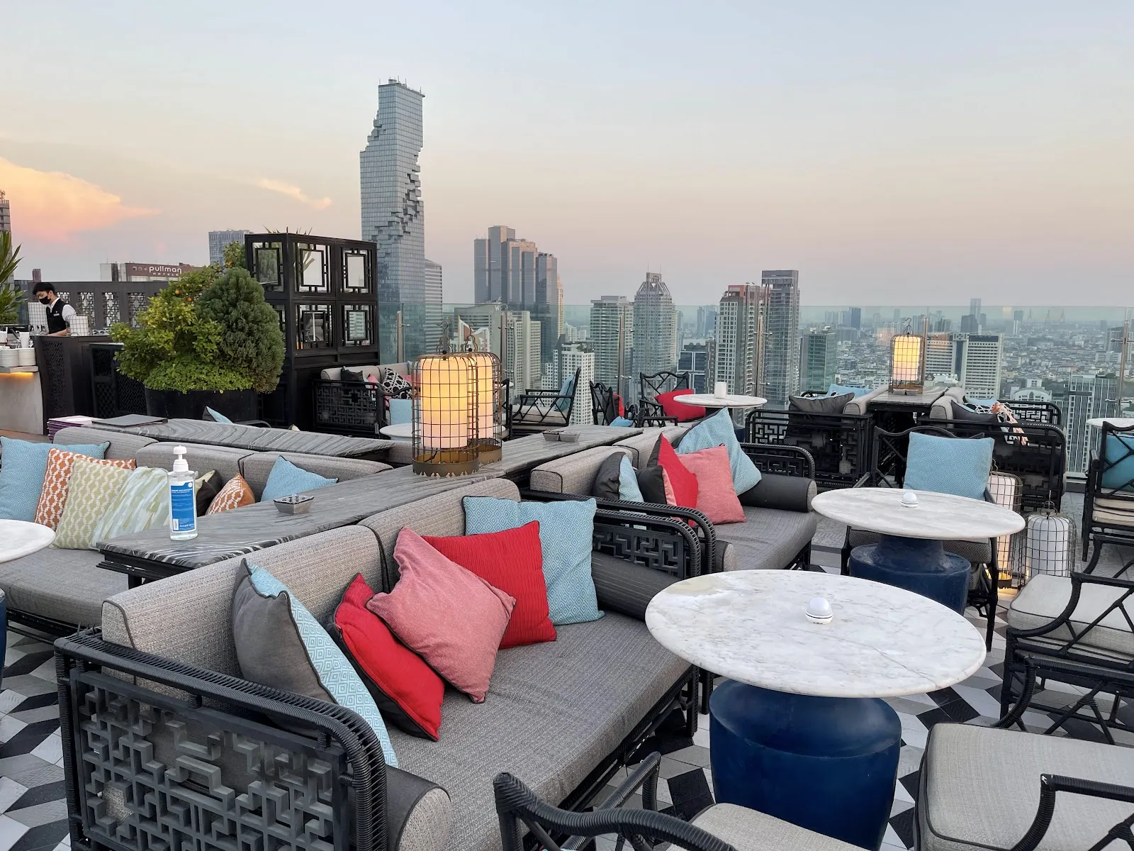 Yao Rooftop Bar & Lounge - Photo 6